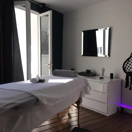 Centre Avec Garage Prive Будинок відпочинку *